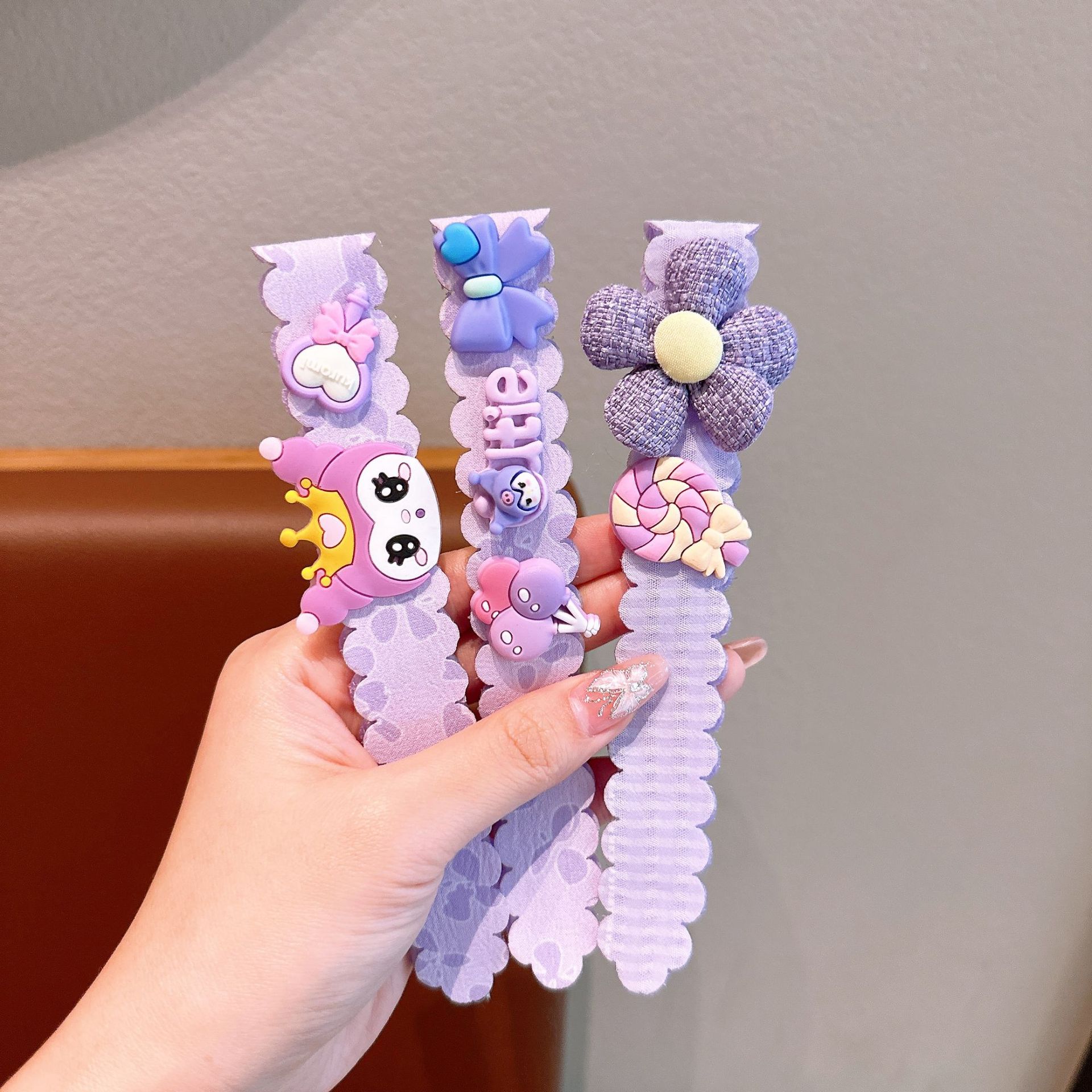 Los niños aman los dibujos animados Sanrio publicó un nuevo velcro, pero Koolomi, la cabeza de la niña para terminar los accesorios de pelo