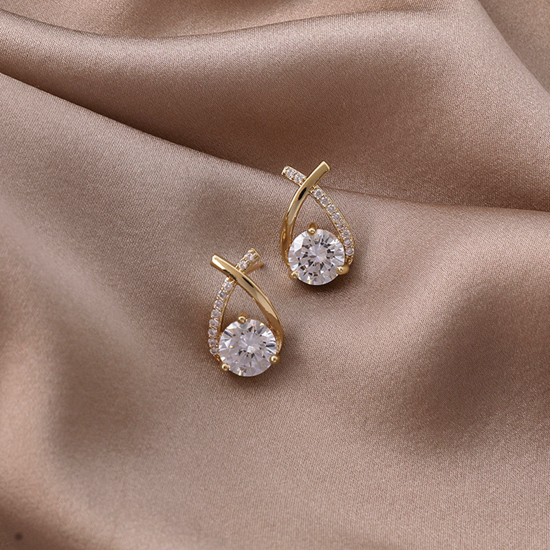 Fashion Female Cross Zircon Alloy Stud Earrings display picture 7