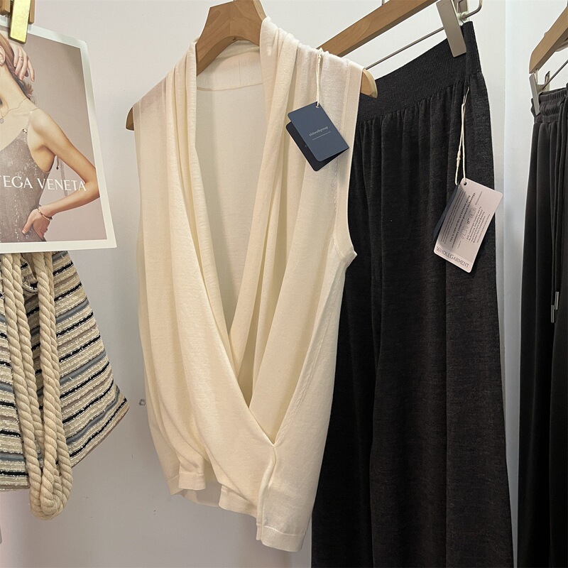Zixixi Exquisite Office Wear! Biella Yangzi Yarn Wool Wrap V-Neck Waist-Cinching Sleeveless Knit Top for Women Zixixi Exquisite Office Wear! Biella Yangzi Yarn Wool Wrap V-Neck Waist-Cinching Sleeveless Knit Top for Women