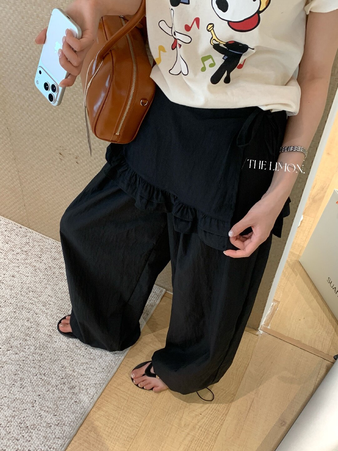 Quần culottes nữ ống rộng cạp cao, phối viền ren xếp tầng, dáng suông rộng, thanh lịch và thoải mái — màu đen, Xanh da trờicolor, màu trắng, Đá vôi chi tiết 14