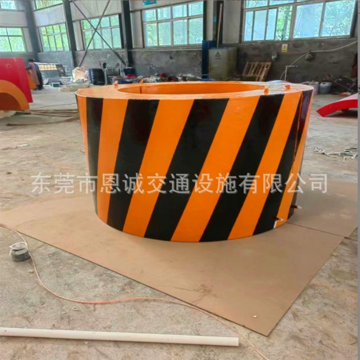 Самоплавучие противостолкновительные сооружения из стали и пенополиуретана для мостов в Гуандуне, устанавливаемые под виадуками.