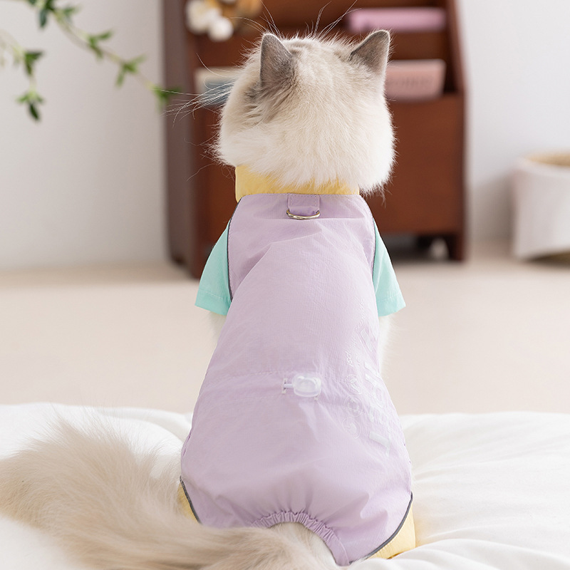 Chaqueta de cuatro patas con costuras de dopamina de color de contraste de primavera y verano para gatos, ropa fina transpirable para gatos, ropa de protección solar para perros