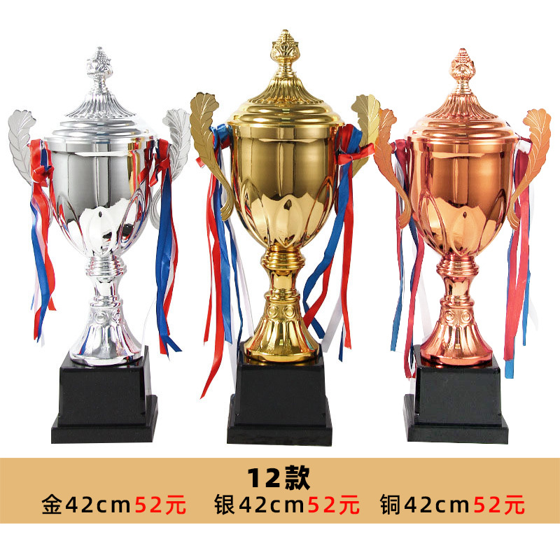 Trofeo de baloncesto de metal para eventos deportivos, trofeo grande de fútbol de cuatro columnas, artículos artesanales para celebraciones y premios, venta al por mayor del fabricante.