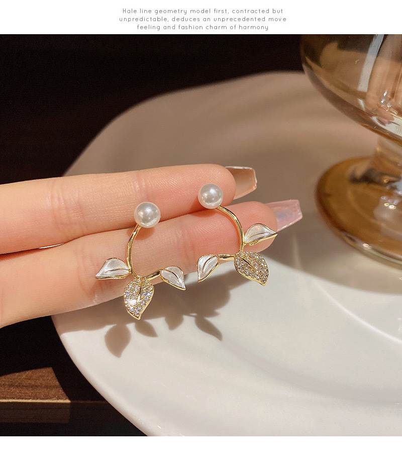 1 Pair Fashion Leaf Artificial Pearl Copper Enamel Inlay Zircon Women's Ear Studs display picture 8