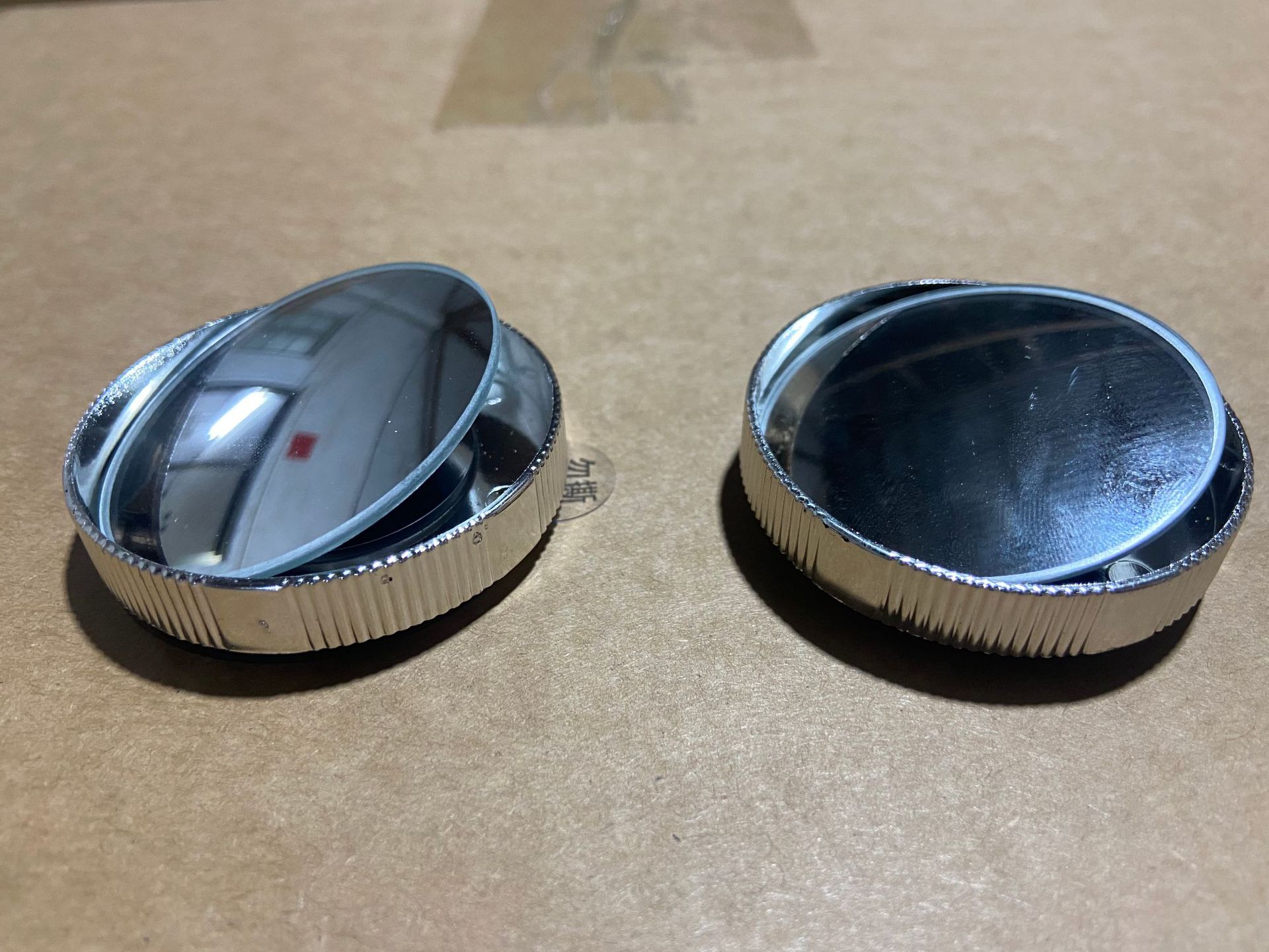 Car Reversing Small Round Mirror Rearview Mirror Auxiliary Mirror High-Definition Reflective Blind Spot Mirror 360-Degree Blind Spot Artifact Suction Cup Type