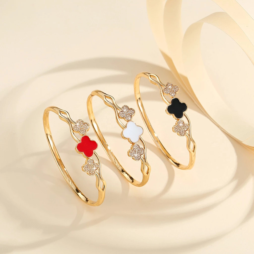 Explosiones transfronterizas de moda de cobre chapado en oro de cuatro hojas de diseño de brazalete de piedra de cuatro hojas joyerías para mujeres