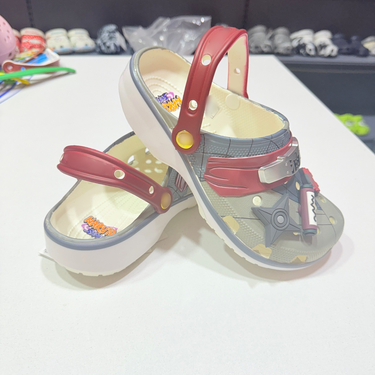 Zuecos perforados estilo anime Naruto transpirables unisex