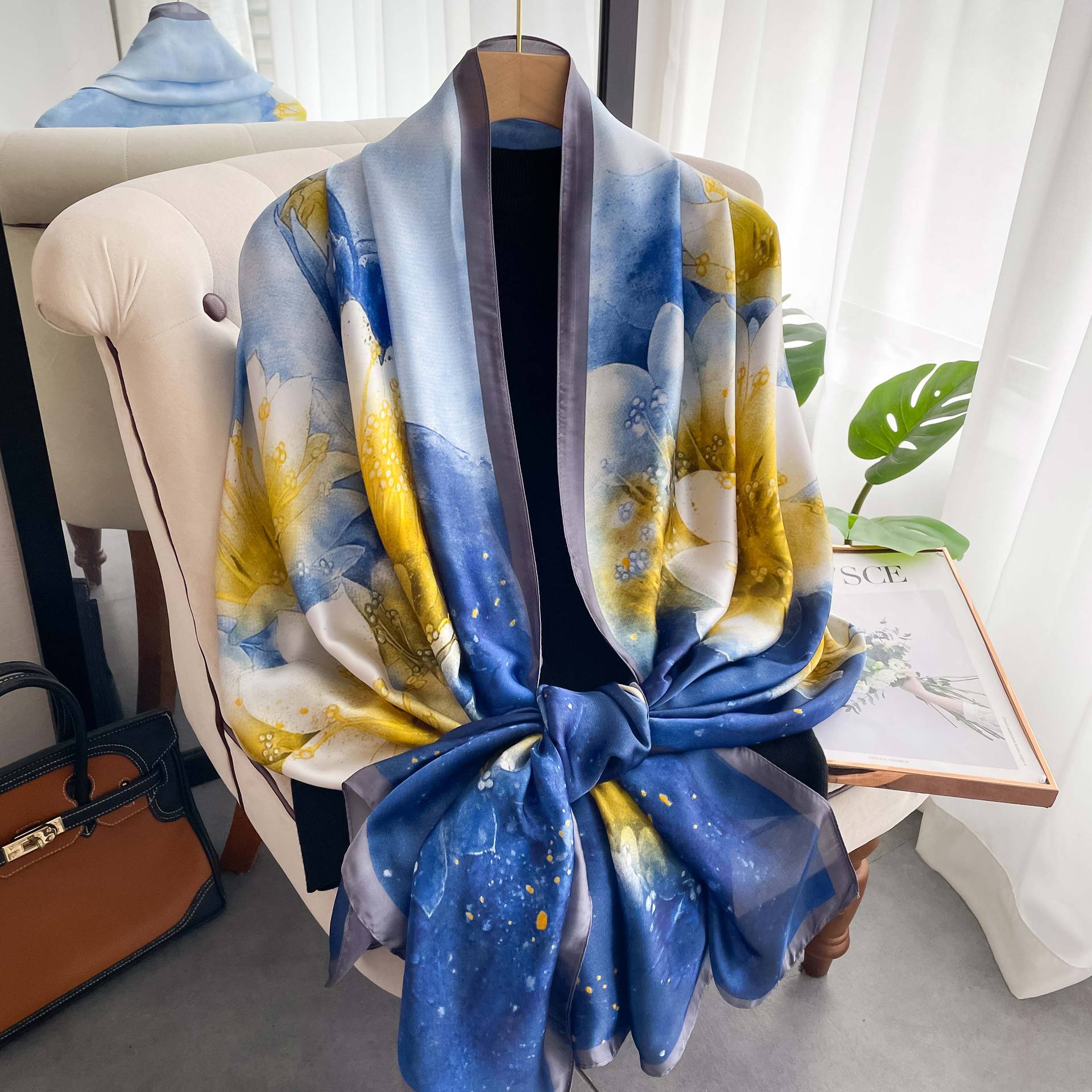 Nuova sciarpa di seta da donna primavera/estate versione coreana moda e stile elegante scialle sciarpa di seta di simulazione a doppio scopo_voghion.com