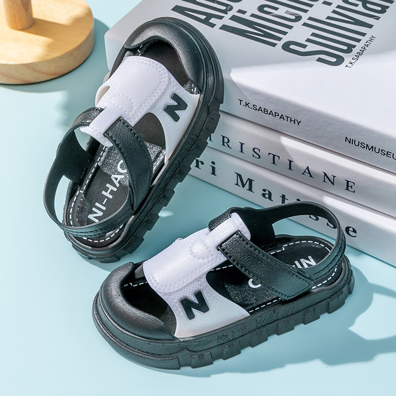 Nuevas sandalias para niños verano niñas niños baño doméstico antideslizante fondo suave sandalias de dibujos animados bebés zapatillas frías