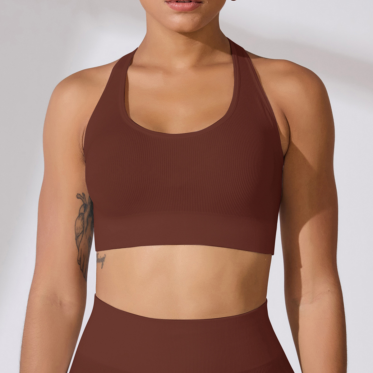 Sujetador deportivo de alta intensidad para mujer, superventas transfronterizo en Europa y América, a prueba de golpes, con espalda hermosa, copas fijas, tipo top de yoga