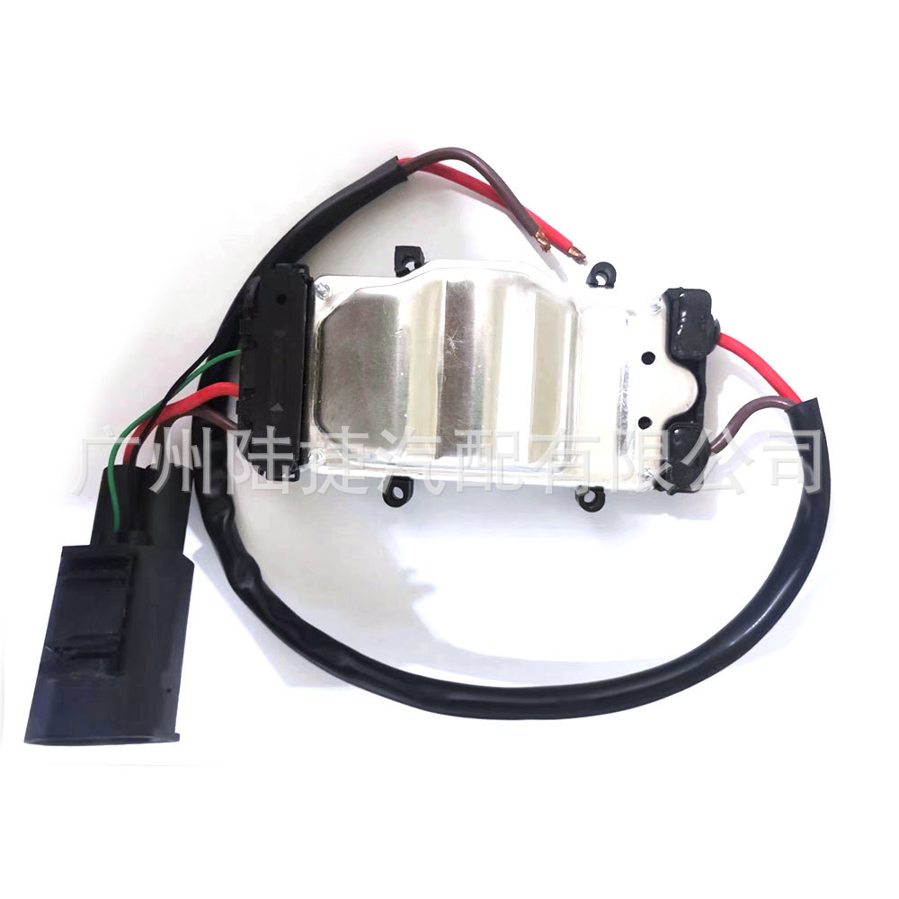 Suitable for Mercedes-Benz 08-18 Glk350 C300 Radiator Cooling Fan Control Module 204 500 01 93