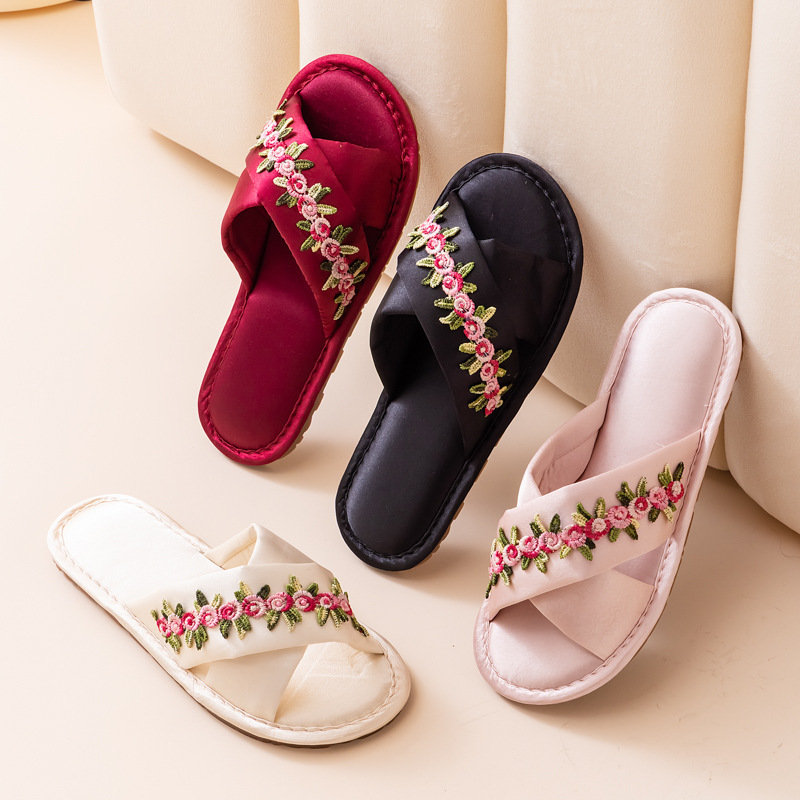 New Chinese-style Satin Flower Cross Wedding Slippers Women's Home Hotel Indoor Morning Gown Non-slip Household Slippers New Chinese-style Satin Flower Cross Wedding Slippers Women's Home Hotel Indoor Morning Gown Non-slip Household Slippers