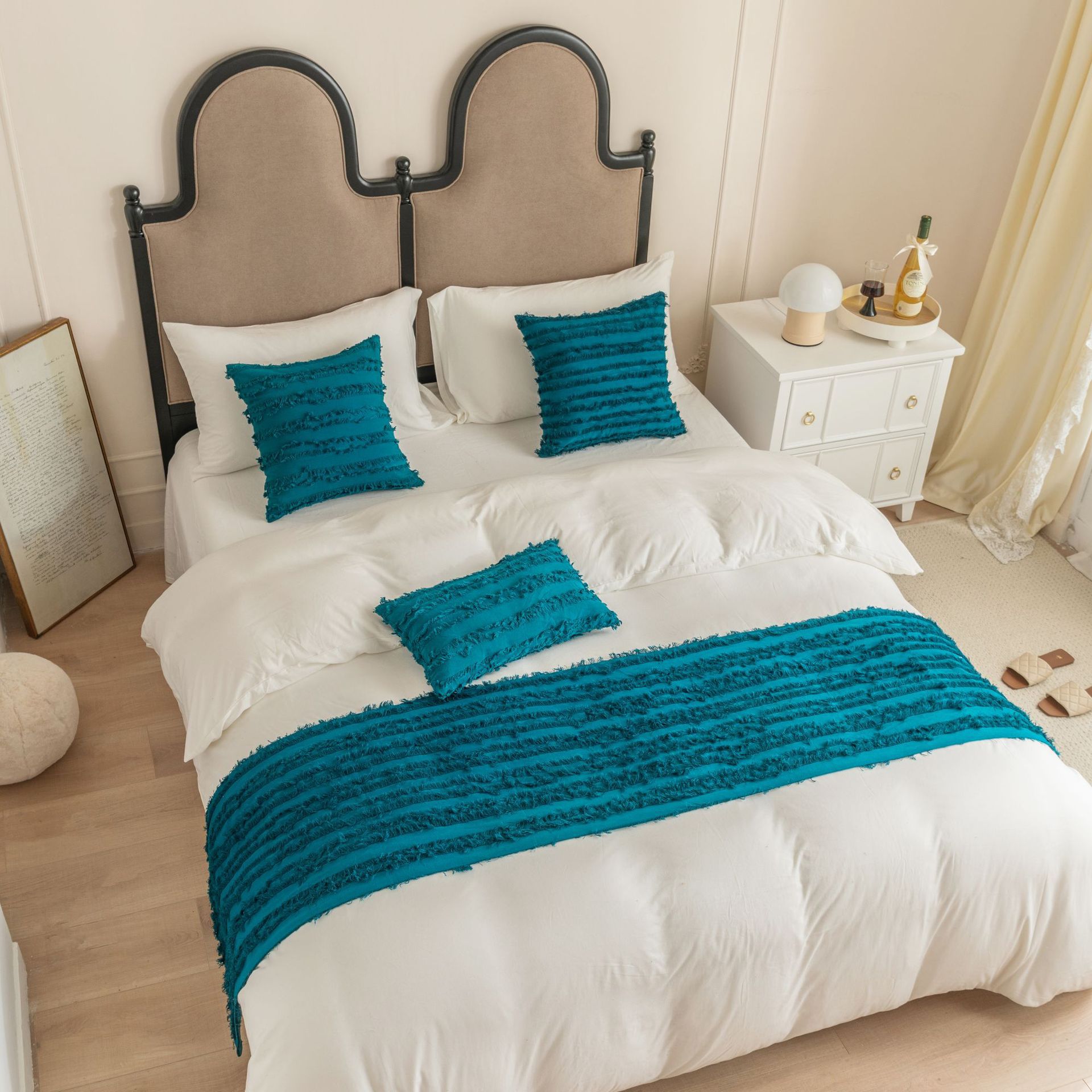 New Cotton and Linen Jacquard Tassel Bed Runner for Hotels and Guesthouses
