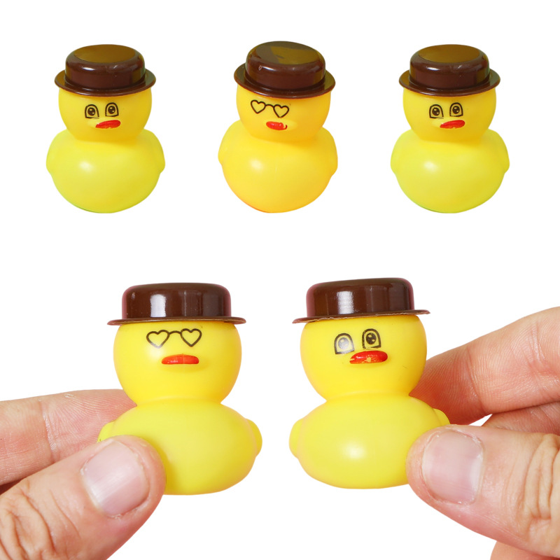 Bonito sombrero modelo de pato juguetes juguetes de agua bañera flotante jardín de infantes pequeños juguetes regalos al por mayor