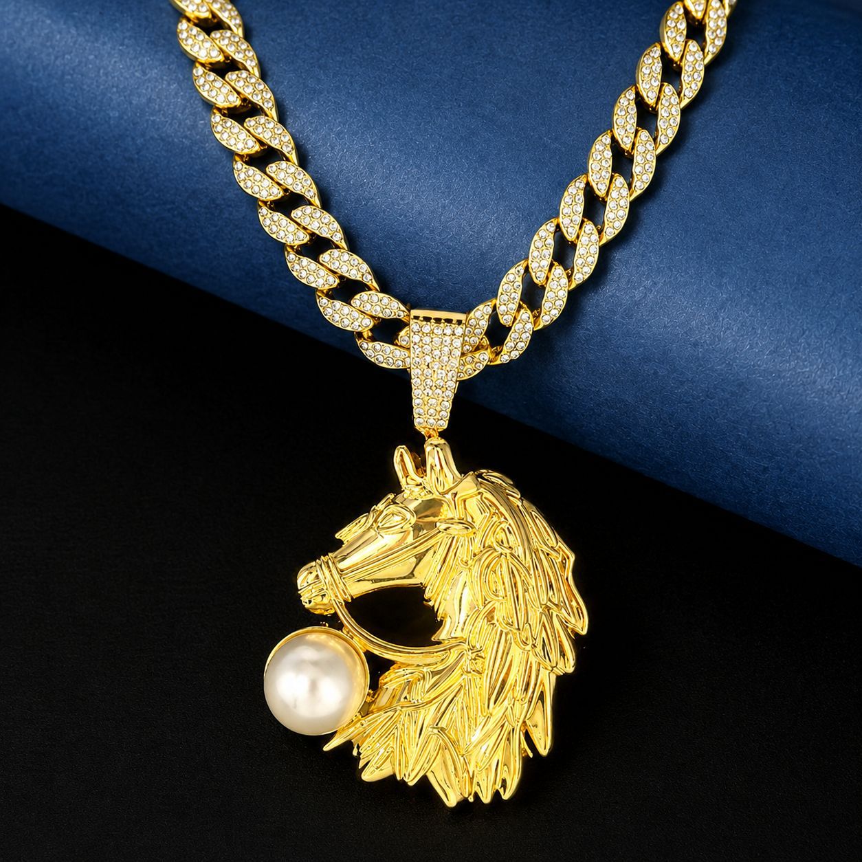 . Cross-border exclusivo para el hip-hop año del caballo colgante de cabeza de caballo collar de diamante completo de la cadena cubana accesorios de perlas joyas de moda masculinas europeas y americanas