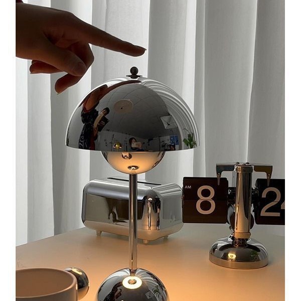 Danish Designer Wireless Charging Convenient Vp9 Bud Bedside Study USB Desk Reading Decorative Table Lamp