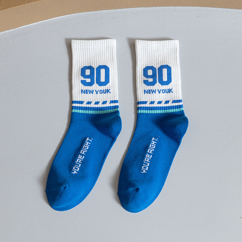 Calcetines de marea deportiva digital de algodón peinado Calcetines de algodón de color sólido calcetines de los hombres de otoño e invierno alta elástica calcetines marea al por mayor