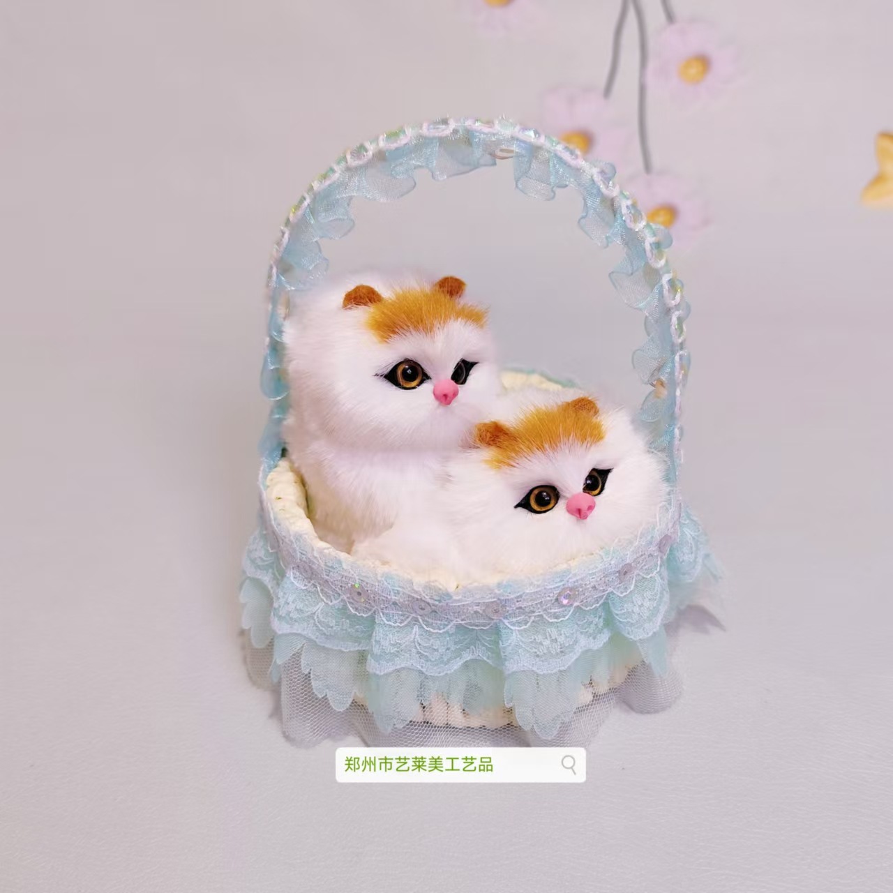 레이크 그린 스팽글 레이스 바구니 암컷 고양이는 짖을 수 있습니다