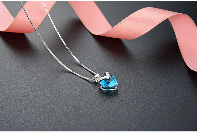 Fashion S925 Silver Zircon Jewelry Fashion Heart-shaped Necklace Pendant No Chain display picture 4