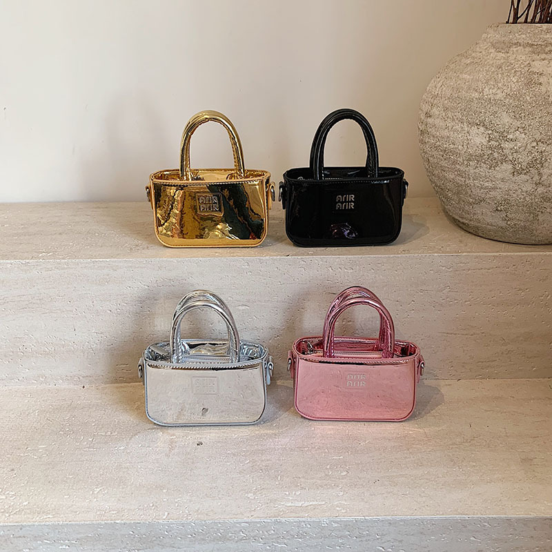 Bolsa de hombro coreana para niñas de color sólido, bolso láser de moda, mini bolso para bebés, 2025 nuevo bolso para niños