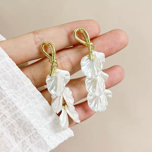 White mosquito coil with tassels, ear clips