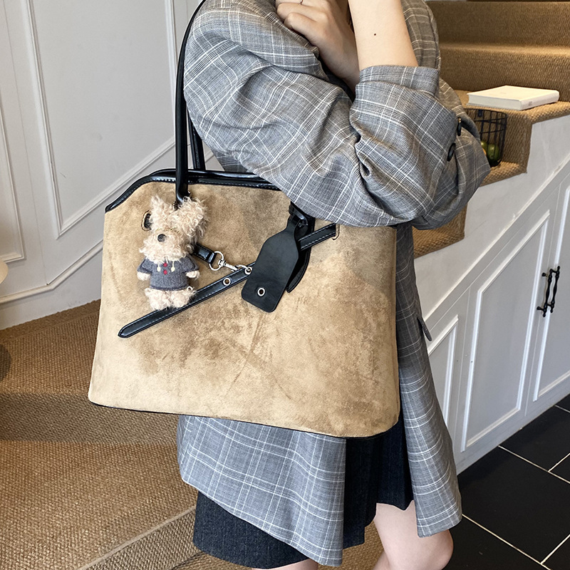 Bolso de ternudo transfronterizo de alta calidad bolso especial para mujeres otoño y invierno 2025 nuevo bolso de brazo de moda bolso de hombro universal
