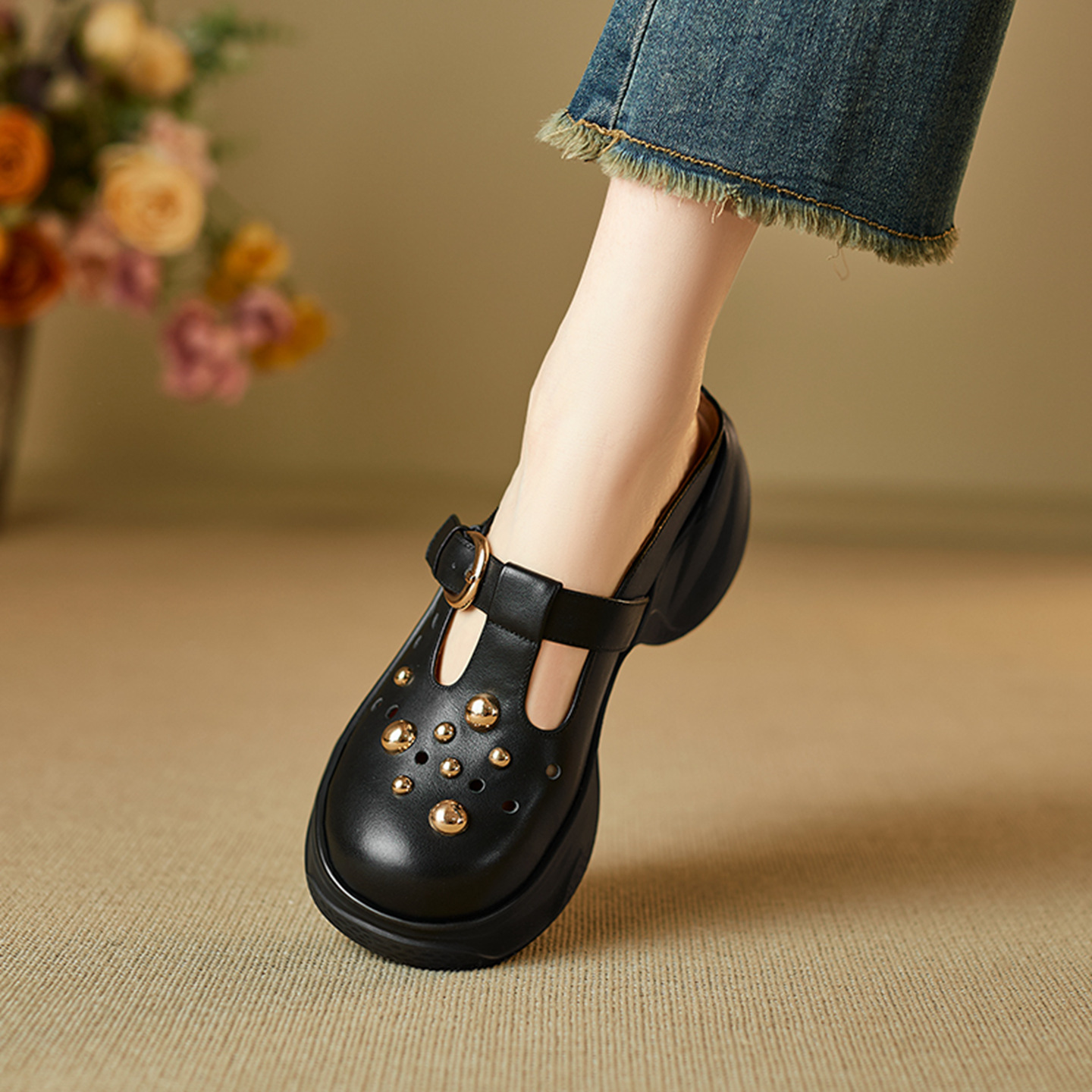 Dép sandal nữ quai chữ V đế dày bít mũi phong cách trẻ trung — đen