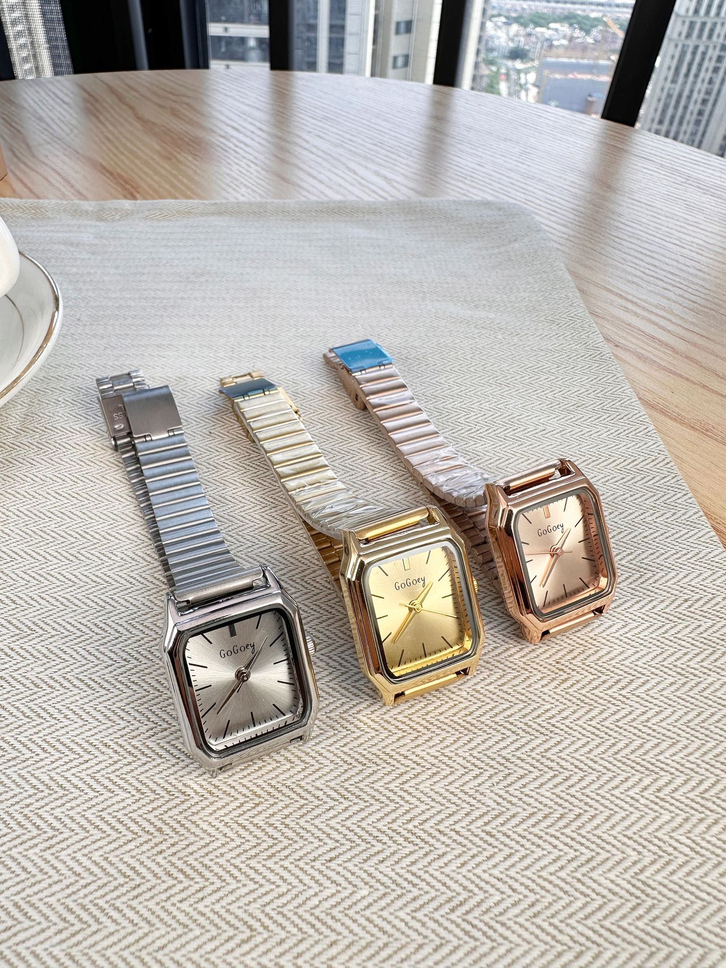Women's Gender Vintage Style, Classic Style Style Vintage Style Classic Style Geometric Concealed Buckle Quartz Women's Watches