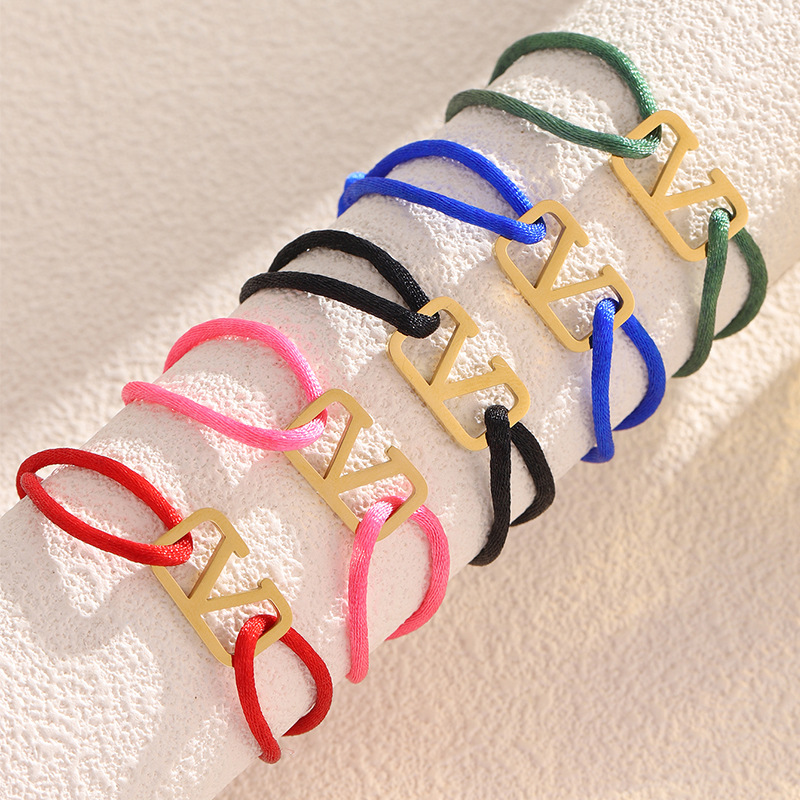 Nueva venta caliente simple cuadrado en forma de V hueca cuerda de mano tejida moda para mujer pulsera de acero inoxidable de nicho joyería