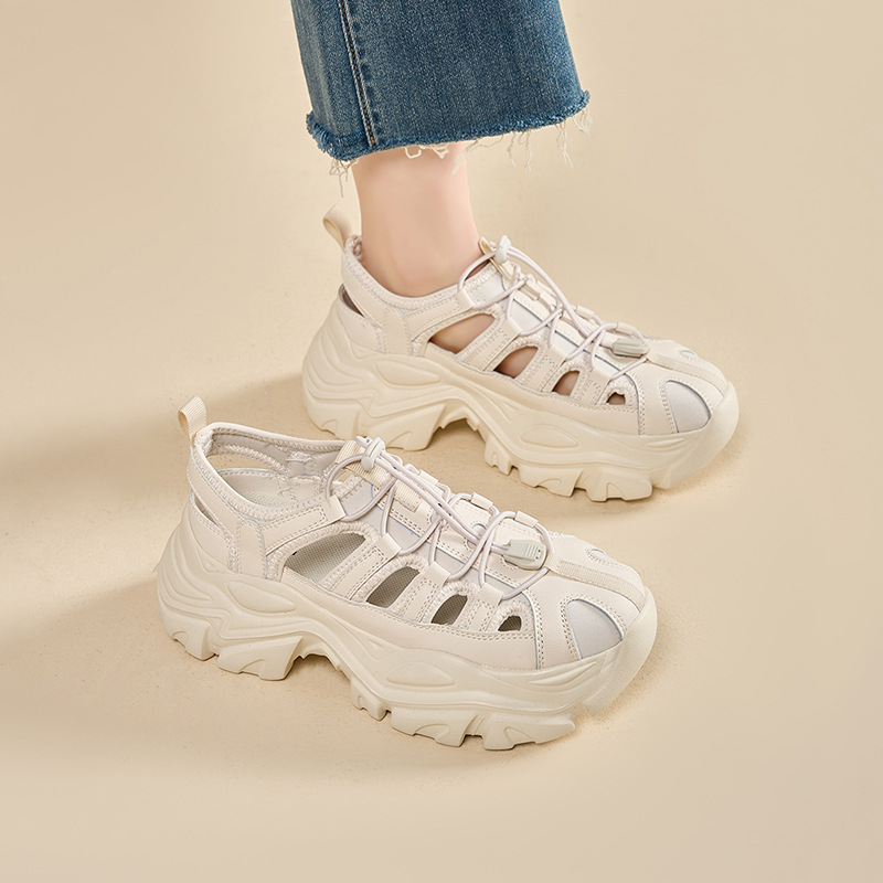 Auge Shi Deng hueco zapato padre y mujer 2026 primavera nuevo ligero sandalias deportivas de suela gruesa zapatos blancos en la tendencia