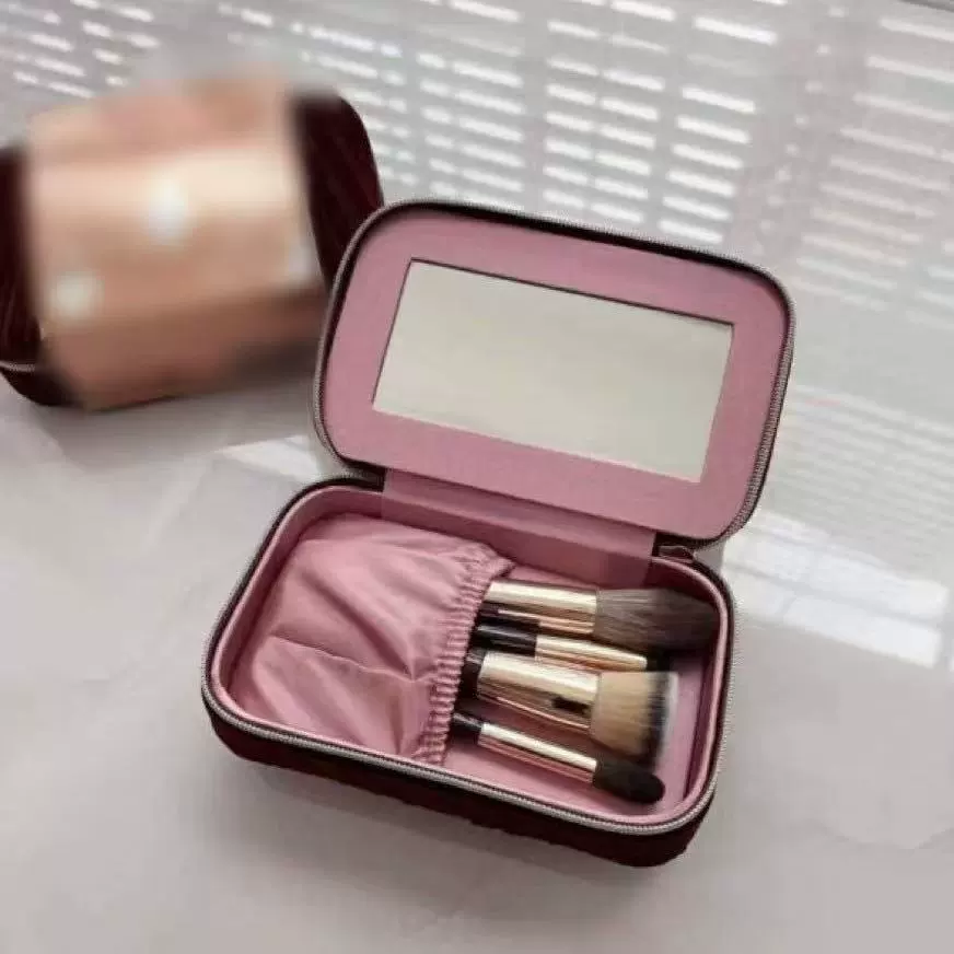Компактный набор кистей C Points Festival Limited Mini Burgundy Velvet, 4 предмета, с зеркальцем в сумке для кистей