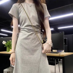 哥家商场同款女装2025夏季清冷松弛感穿搭灰色连衣裙女夏季高级感