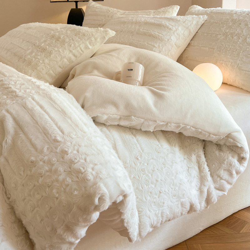 Cama de felpa de cuatro piezas Ropa de cama de lana de leche gruesa de invierno Ropa de cama de lana de coral más ropa de cama de edredón de terciopelo