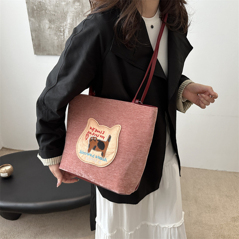 Bagos de gran capacidad para chicas encantadoras otoño / invierno 2024 nuevo estilo retro bolso de hombro de moda alta sensación bolso de brazo