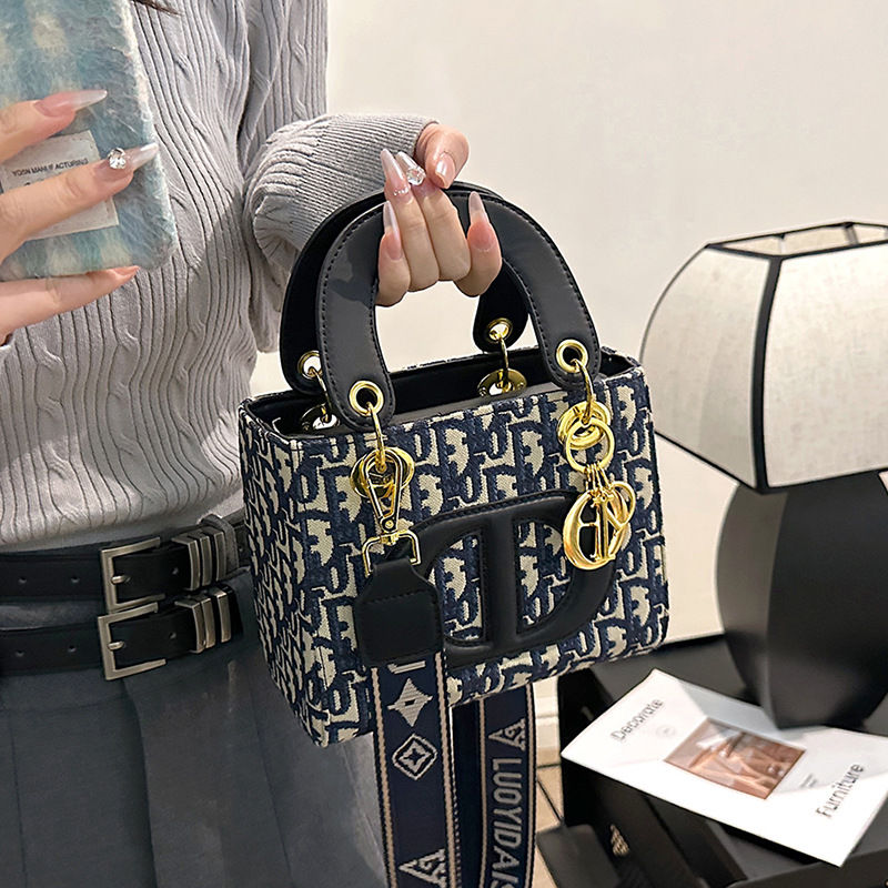 Bolso de concubina transfronterizo bolso de mujer 2024 nuevo lujo ligero de alta calidad, bolso pequeño diagonal bordado popular de este año