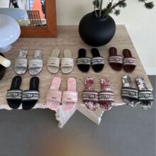 �r�Џ͹Ŵ̽���ĸһ���⴩��ЬŮ2024�ļ��¿�ȼ��LС���Lɳ��Ь