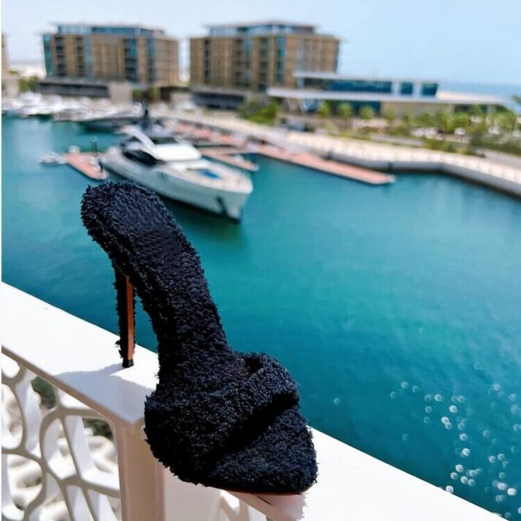 2023 spring and summer new European and American style one-piece plush stiletto heel fashion sandals 34-46 slippers