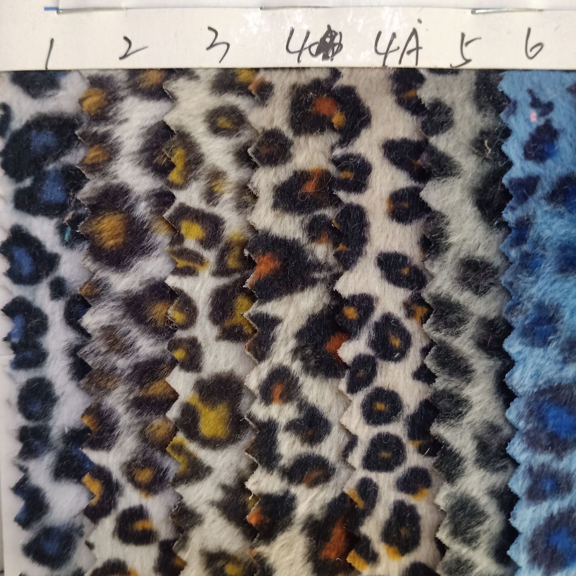 现货批发豹纹毛绒布 印花绒布 热转移豹纹印花布豹纹电子绒布料