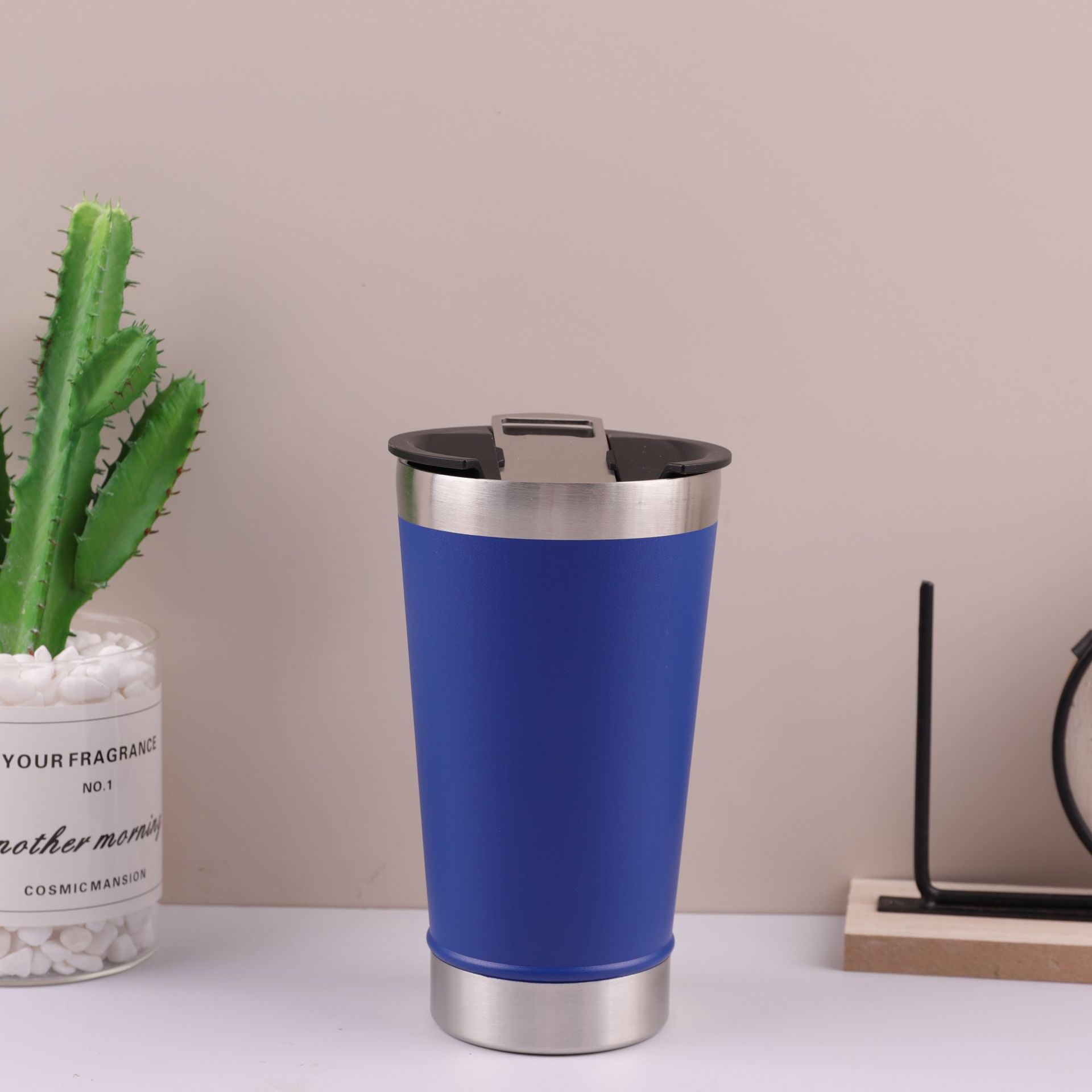 Transfronterizo 304 acero inoxidable taza de aislamiento al vacío 20oz taza de cerveza de aislamiento a largo plazo taza de automóvil con abridor de botellas