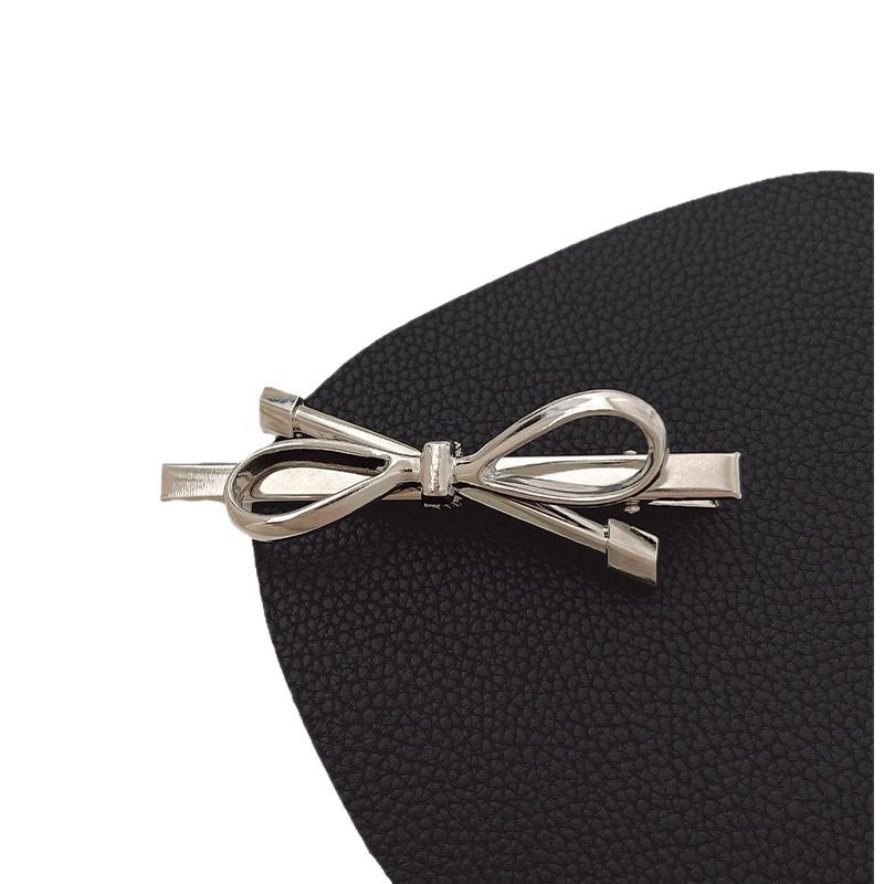 Minimalistisk silverfärgad hårklämma med rosett för kvinnor_voghion.com
