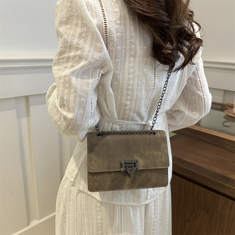 Bolsa de mochila de textura retro para mujeres 2024 nueva cadena coreana bolso cuadrado red rojo aire de viaje bolsa de hombro de moda