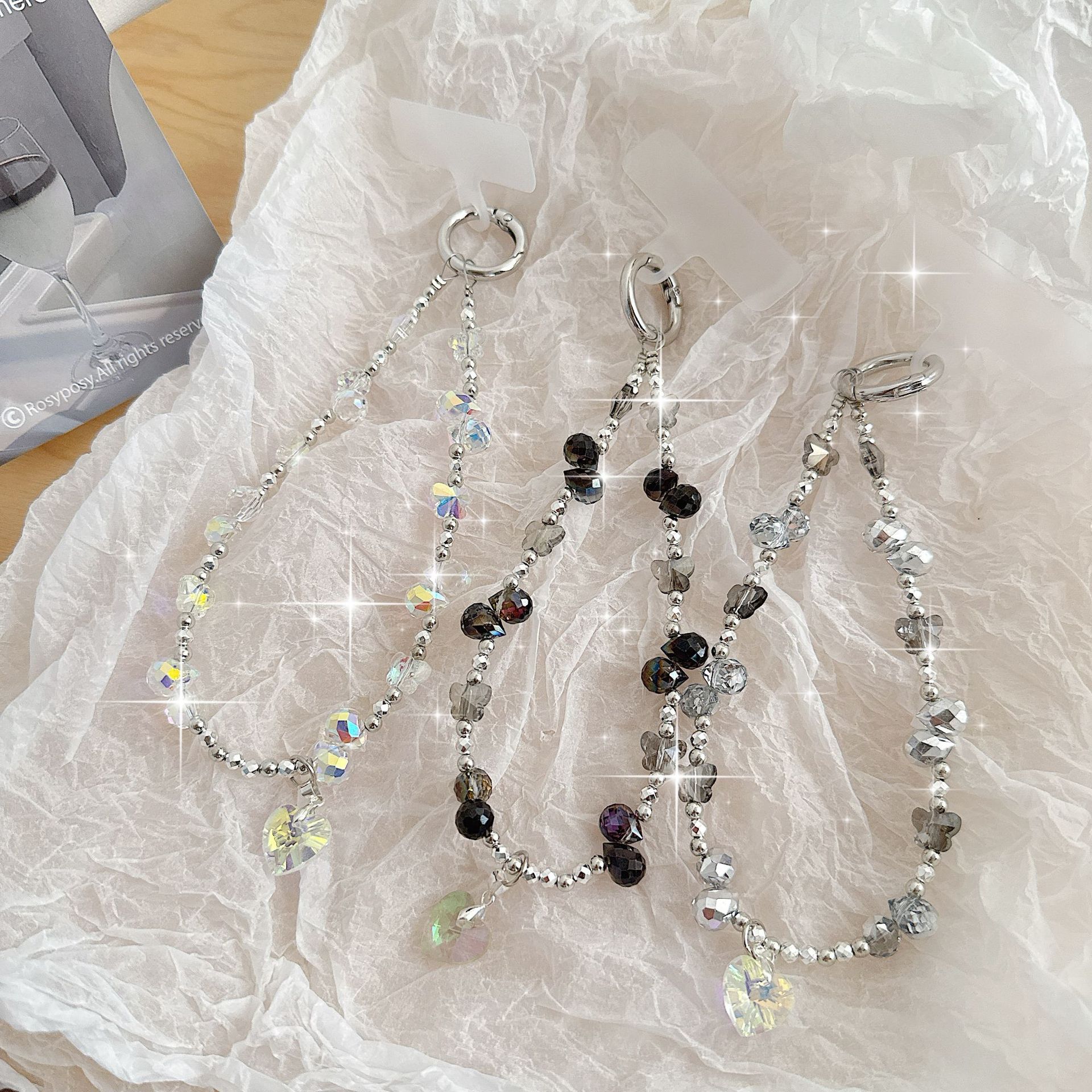 Boutique hecho a mano de alta gama teléfono móvil cadena colgante mujer ins fresa mariposa amor colgante moda teléfono móvil cadena colgante corto