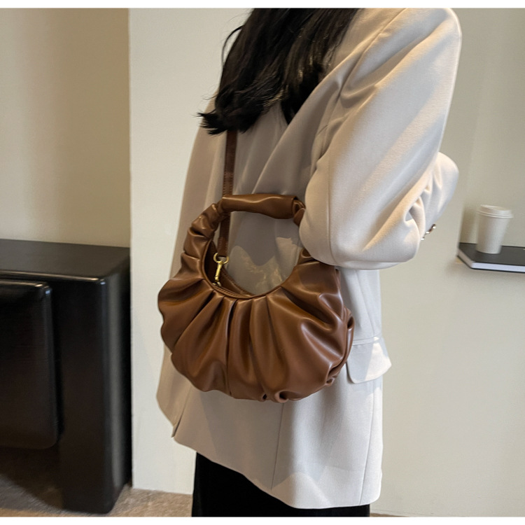 Cloud pleated for women in 2024, new underarm bag, single shoulder crossbody, niche texture, versatile, Korean version_voghion.com