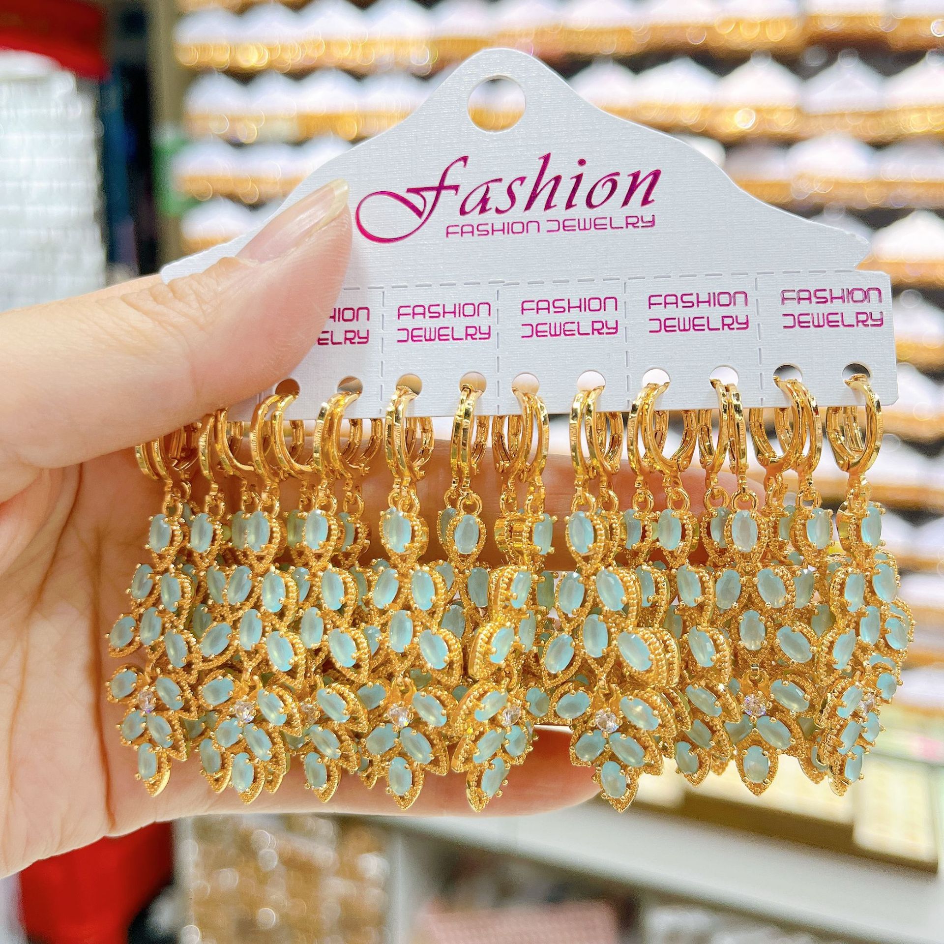 Aretes transfronterizos de cobre chapado en oro con bordas de aretes incrustados de zircón para orejetas de orejas para mujeres delicadas image 10