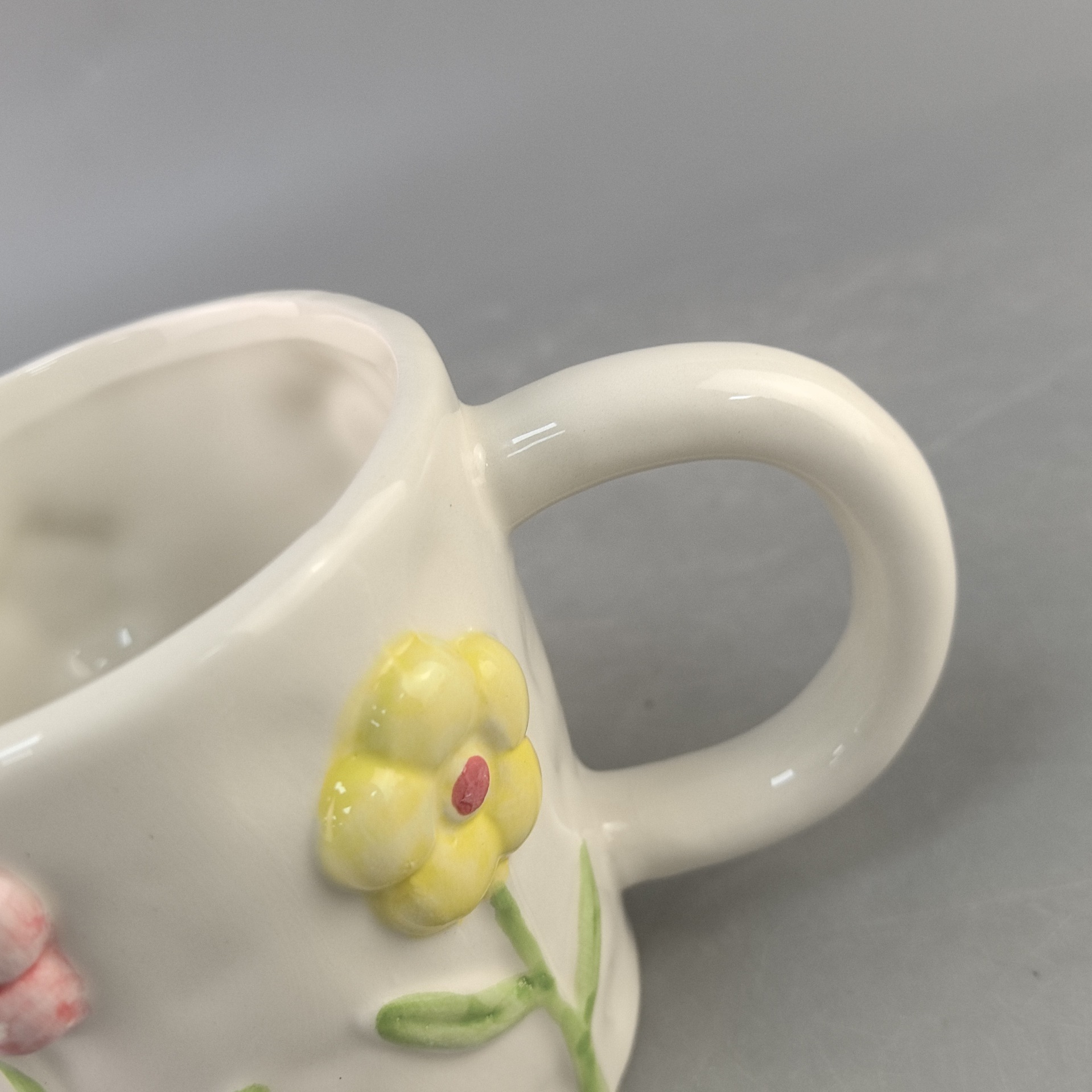 Taza de agua 3D estereoscópica de alta calidad regalos pequeñas flores herradura orquídea mano apretada irregular taza de cerámica en relieve