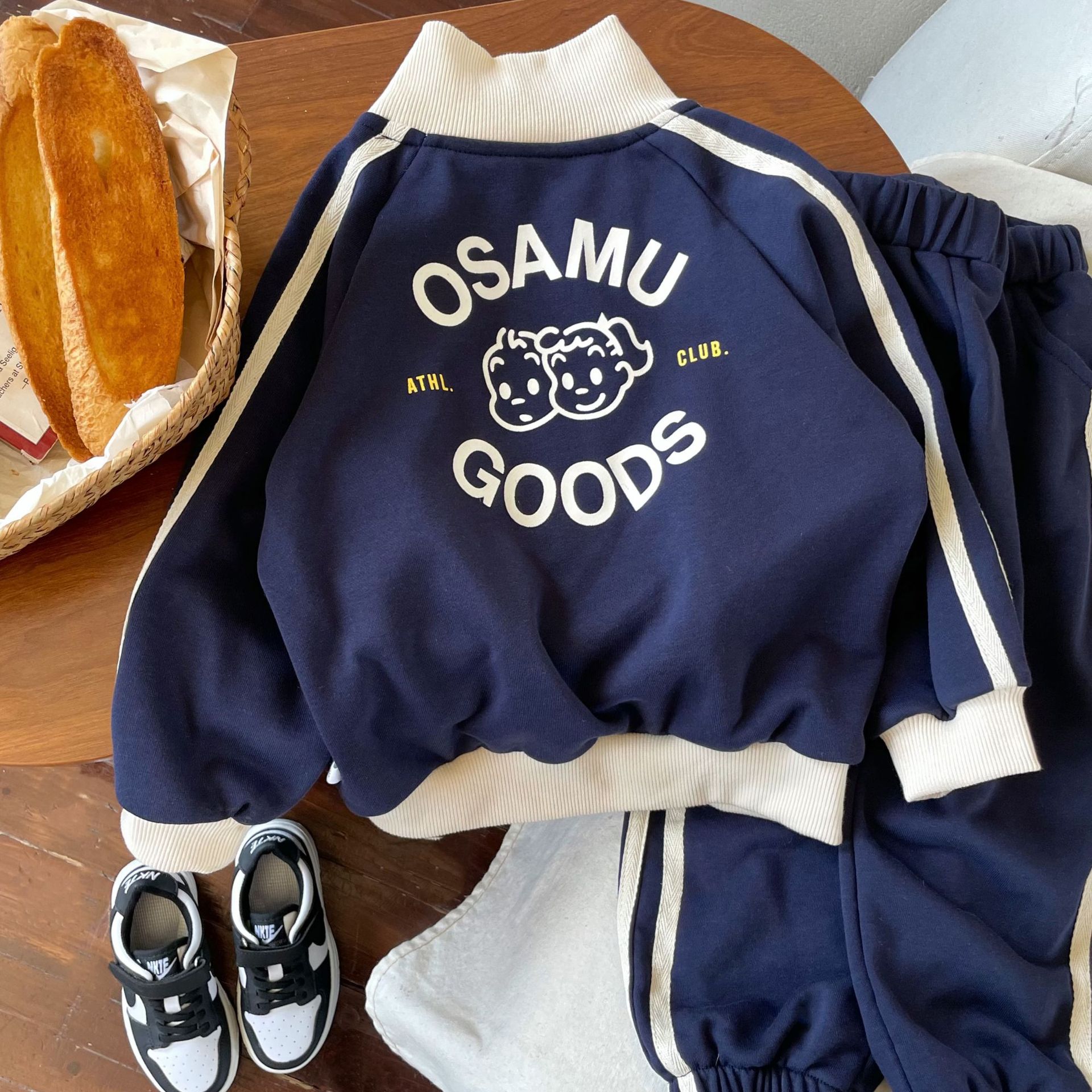 Children's 23 Autumn New Boys and Girls' Cartoon Letter Kindergarten Sweater Pants Two Piece Set_voghion.com