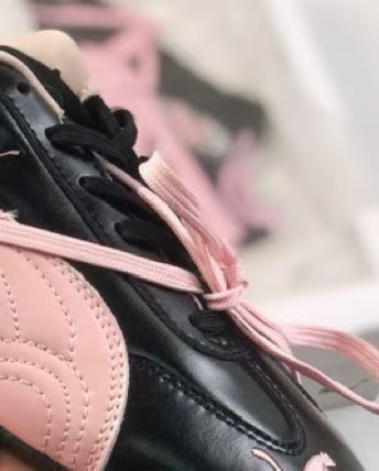 푸마 가죽 블랙 & 핑크 콜라보 [사이즈 약간 작게 나옴]