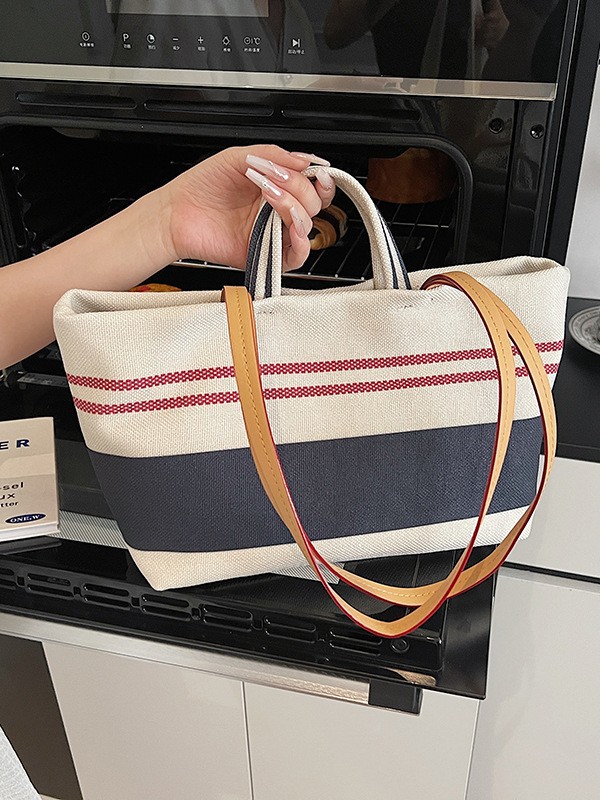 Versión coreana del bolso Tote a rayas a juego de color de gran capacidad para mujer 2025 nuevo bolso de hombro de estilo perezoso de textura occidental simple