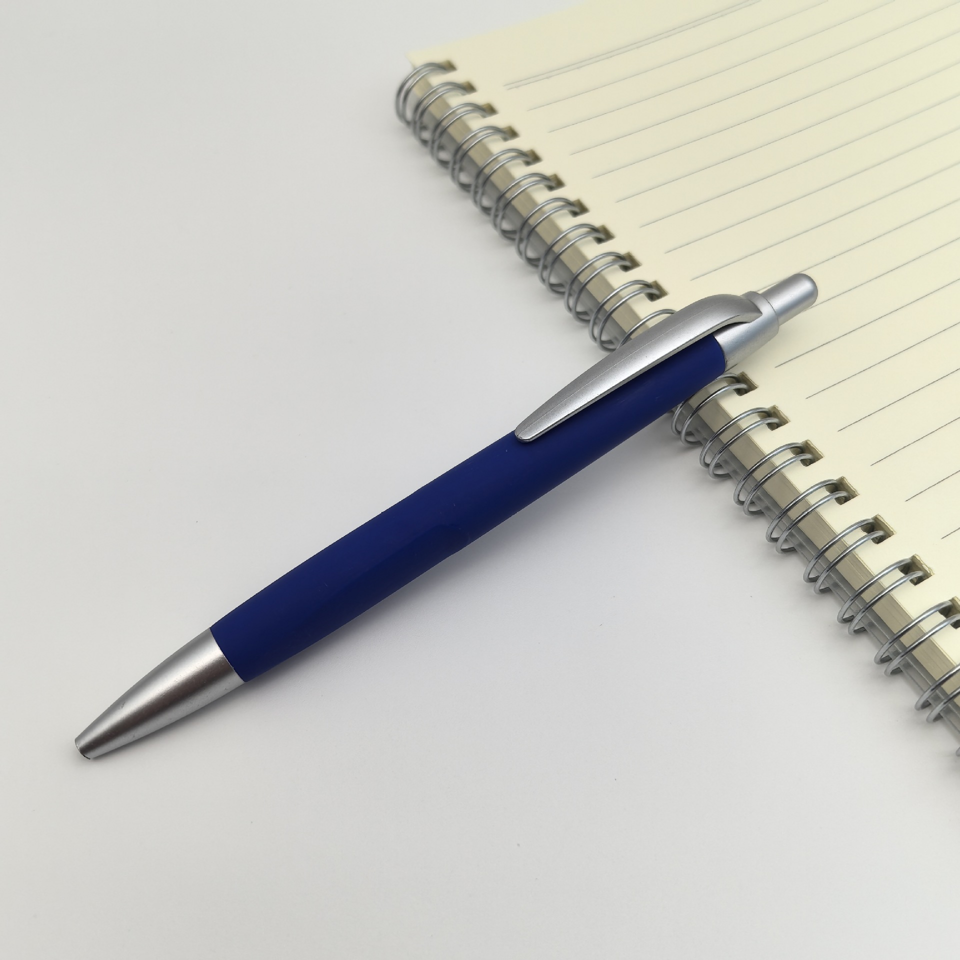 Bolígrafo de regalo de publicidad bolígrafo de bolas de color logotipo personalizado bolígrafo de publicidad de prensa bolígrafo de hotel de negocios