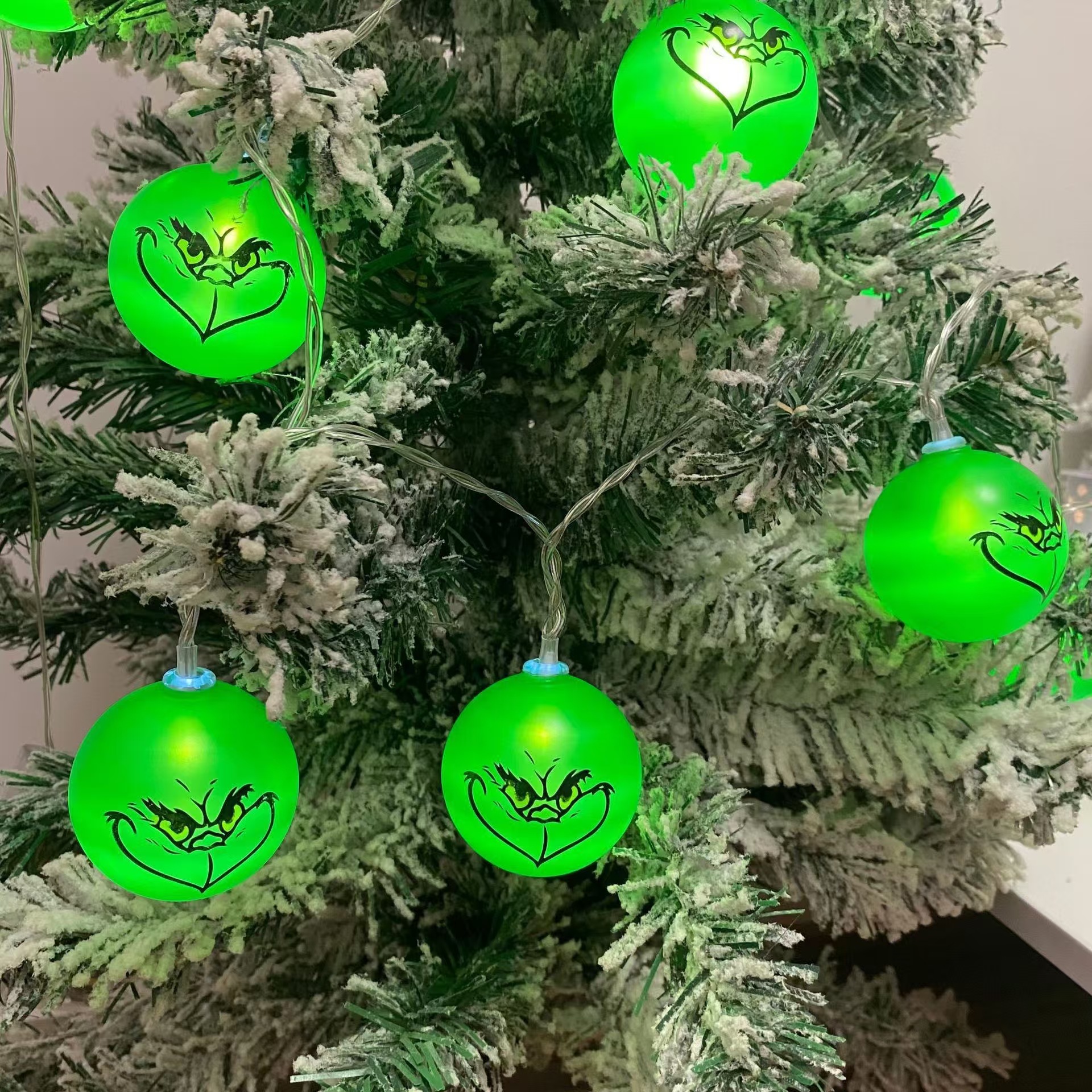 뾰족한 얼굴 그린치